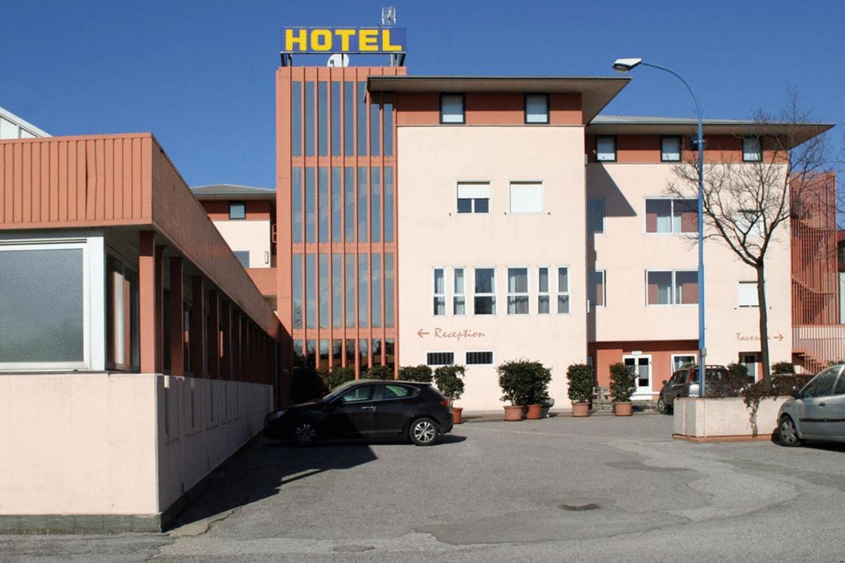 Hotel Willy Gemona del Friuli Exteriör bild