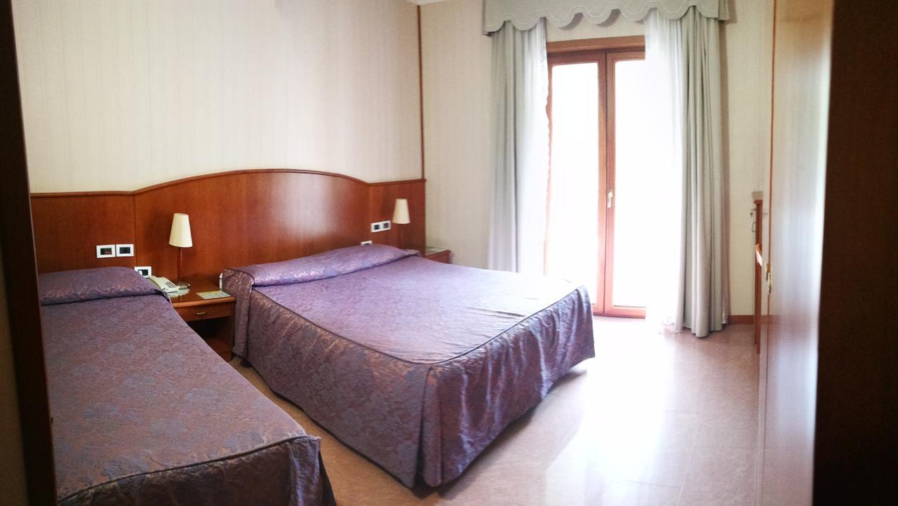 Hotel Willy Gemona del Friuli Exteriör bild