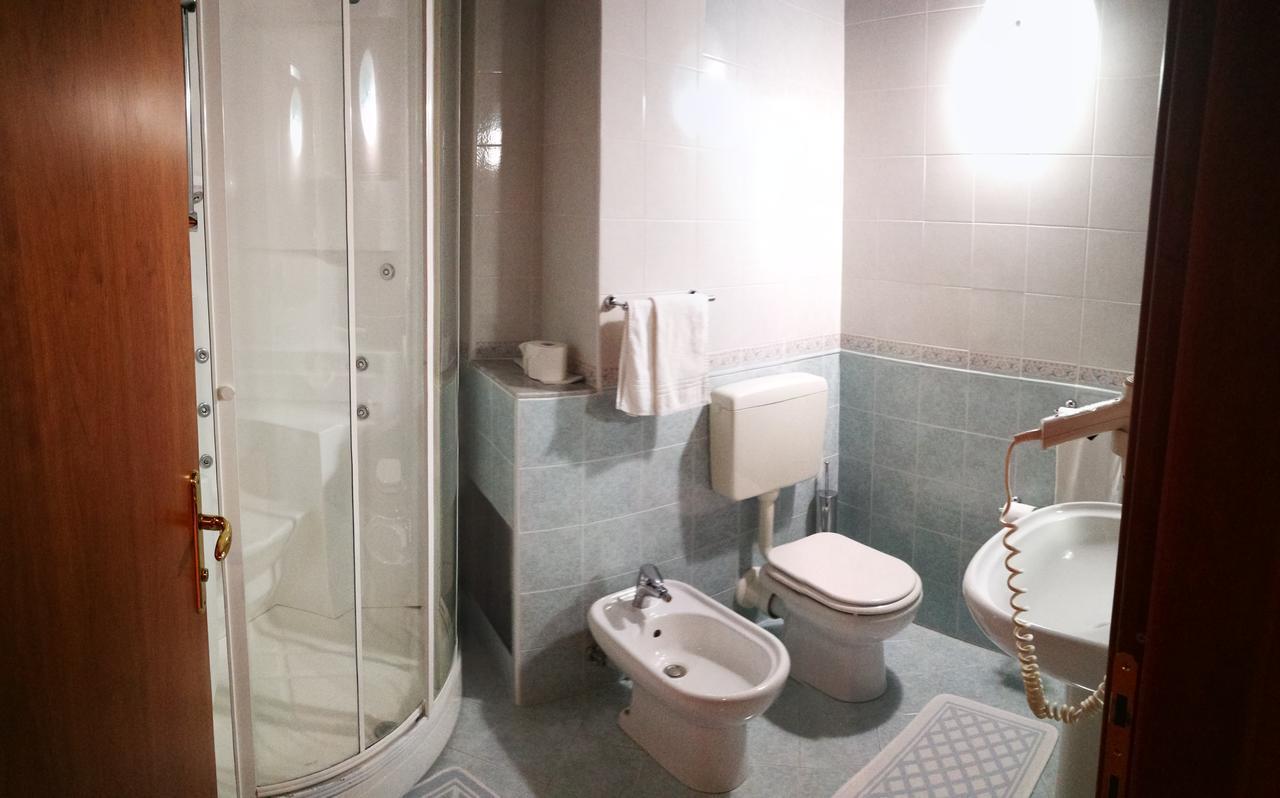 Hotel Willy Gemona del Friuli Exteriör bild